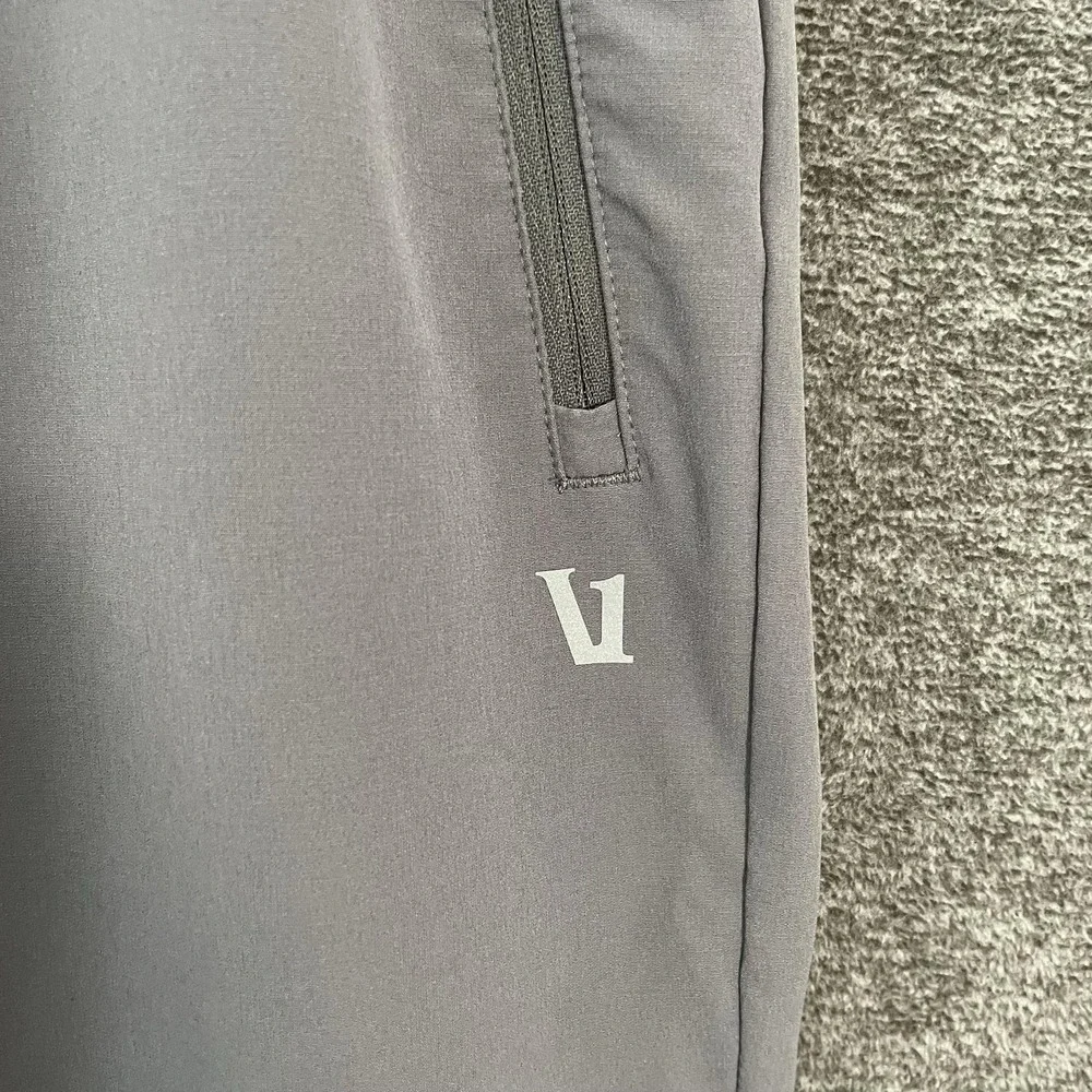 Vuori Transit Technical Jogger Pants Mens XL Gray Zip Pockets Athletic V417